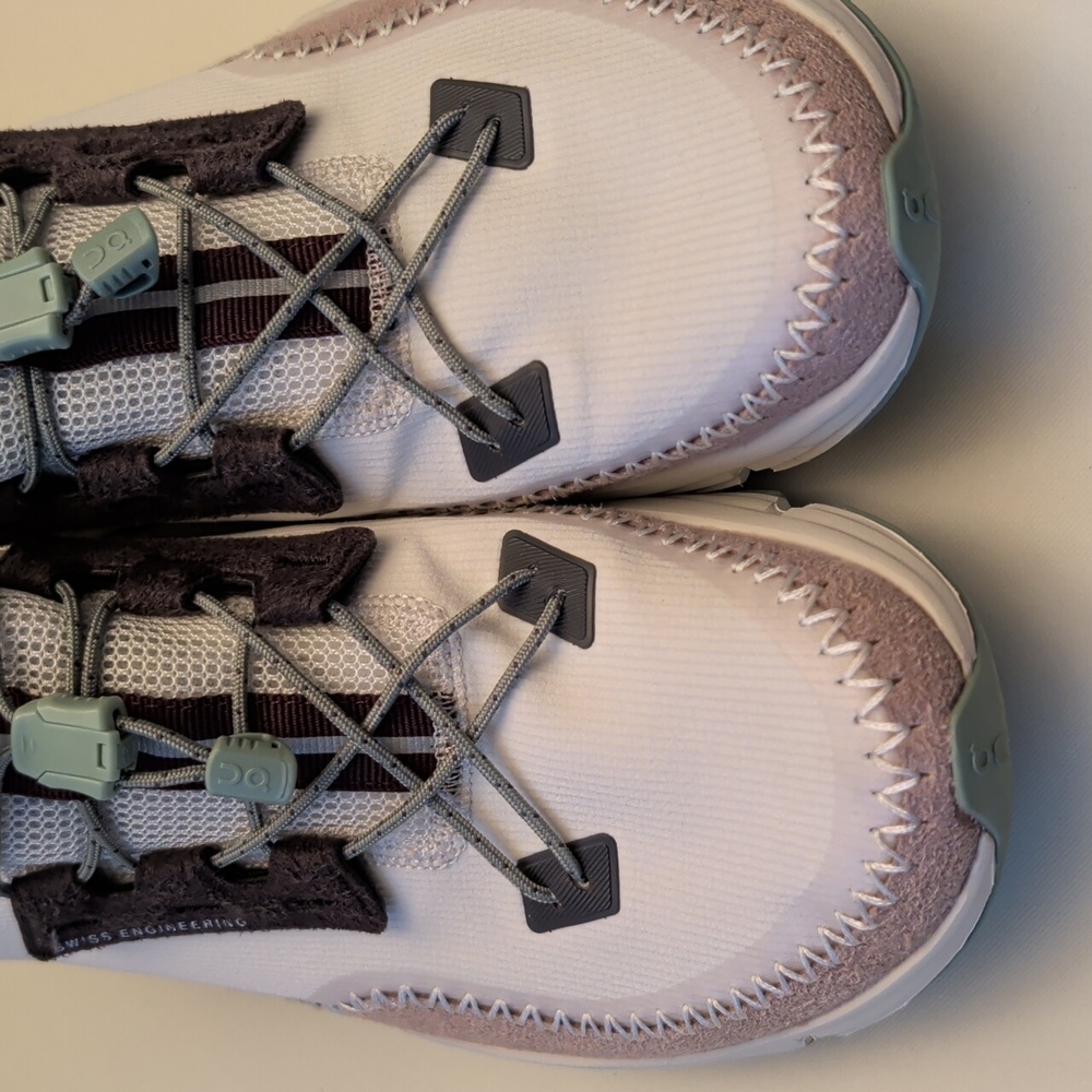 On Cloud Women Running Shoes, New, size 8